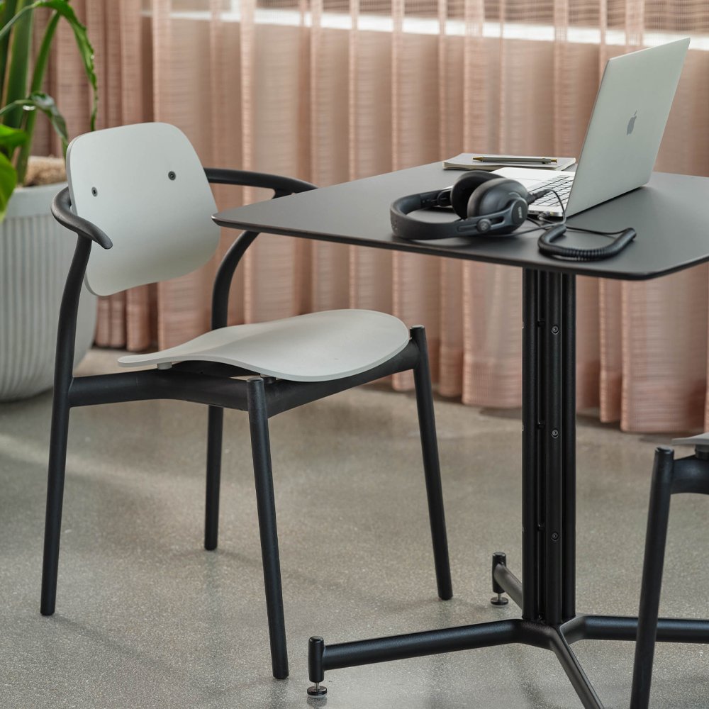 Iquo Armchair product thumbnail 2